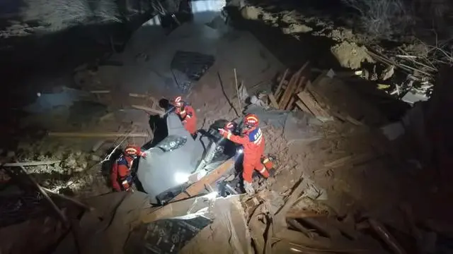 大型逆冲区地震_专家：甘肃地震为逆冲型破裂_甘肃地震救援现场