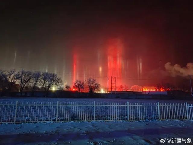 新疆现“寒夜灯柱” ，像极了《流浪地球》中的行星发动机