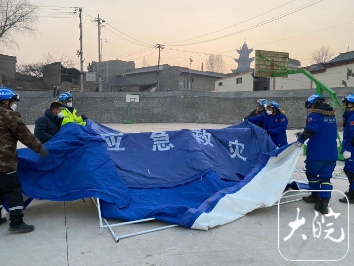 甘肃救援直击地震现场图片_甘肃救援直击地震现场视频_直击甘肃地震救援现场