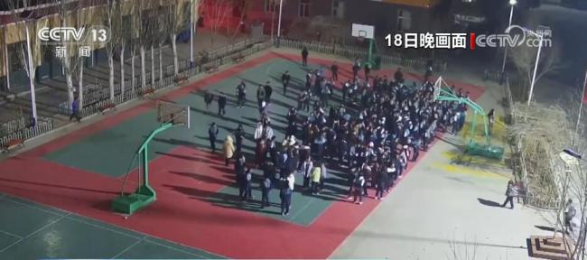 学校在震前两小时刚完成地震演练 震时270名学生3分钟安全撤离