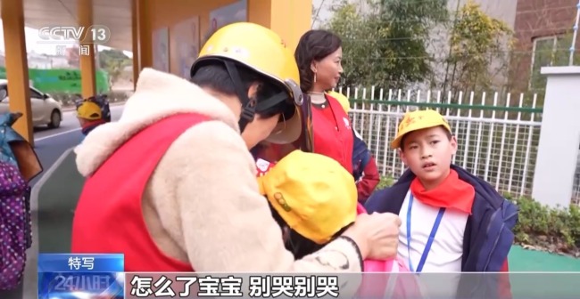 浙江宁波58个“共享奶奶”排班轮流帮邻居接孩子带娃
