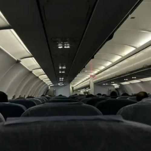飞机剧烈颠簸急速下坠，乘客：失重感持续了几十秒……国航发文致歉！