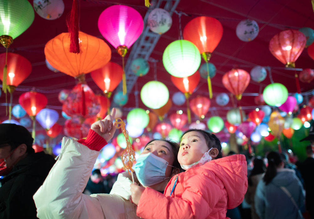 正月十五花灯会的图片_正月十五各地特色花灯别错过_正月十五赏花灯