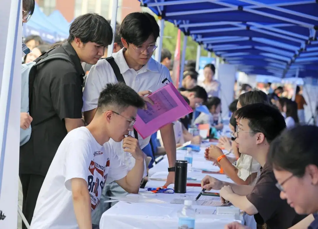 人大就业前景_人大代表：建议大学生先就业再择业_人大就业信息网官网