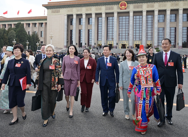 十四届全国人大二次会议举行闭幕会_十四届全国人大二次会议举行闭幕会_十四届全国人大二次会议举行闭幕会