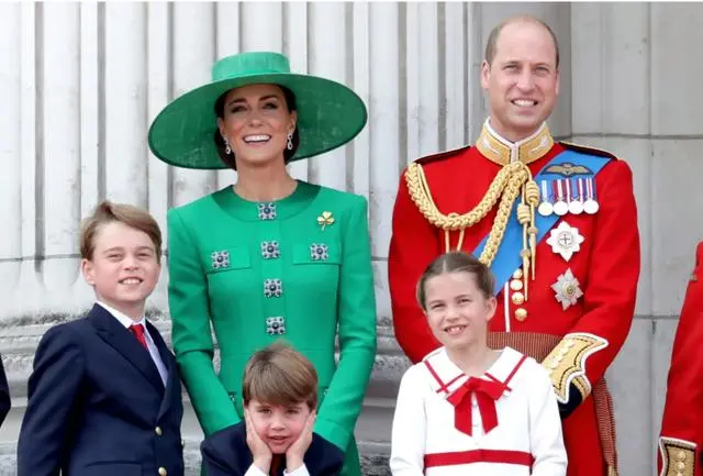 威廉王子修图风波后首谈凯特王妃_威廉王子与凯特的婚礼_威廉王子和凯特王妃订婚后视频