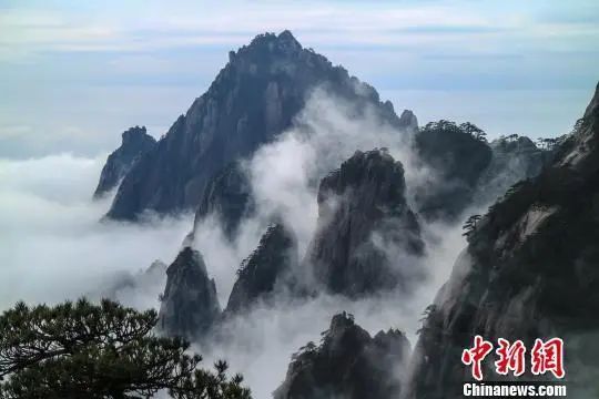 黄山天都峰辟谣开放月份是几月_黄山风景区天都峰门票_黄山辟谣天都峰4月1日开放