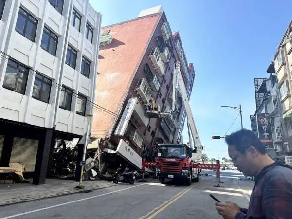 郭台铭台湾豪宅顶楼泳池变瀑布_郭台铭台湾豪宅顶楼泳池变瀑布_郭台铭台湾豪宅顶楼泳池变瀑布