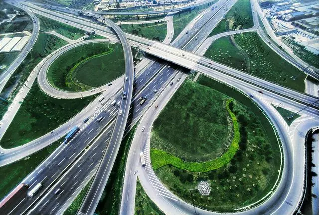 2024年最赚钱高速公路公司_高速公路什么活利润最大_高速公路工程利润多少
