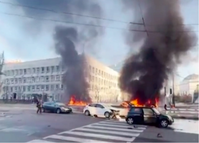 乌克兰多地遭空袭至少10人死亡_乌克兰空袭_乌克兰空袭俄罗斯