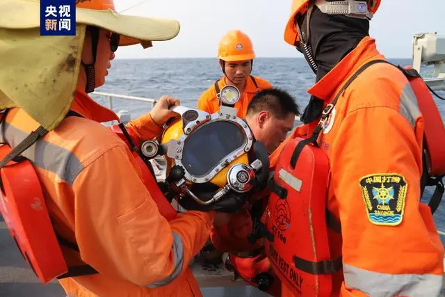 海南船侧翻_海南岛西南海域渔船碰撞已致6人遇难_海南渔船遇险