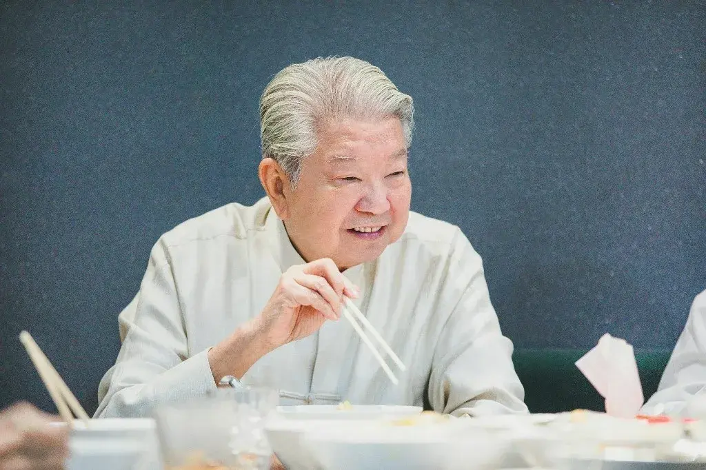 82岁香港名流独居酒店，称老婆去世是好事，曾交往超过60个女友__82岁香港名流独居酒店，称老婆去世是好事，曾交往超过60个女友