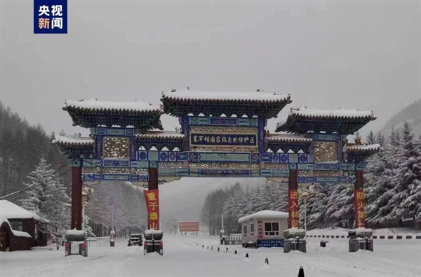 河北承德多地4月飘雪 内蒙古也突降大雪：家长送娃半路接停课通知