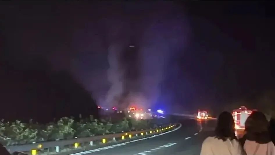 梅州高速塌方目击者：爆炸声不断_梅州高速车祸_梅州高速起火