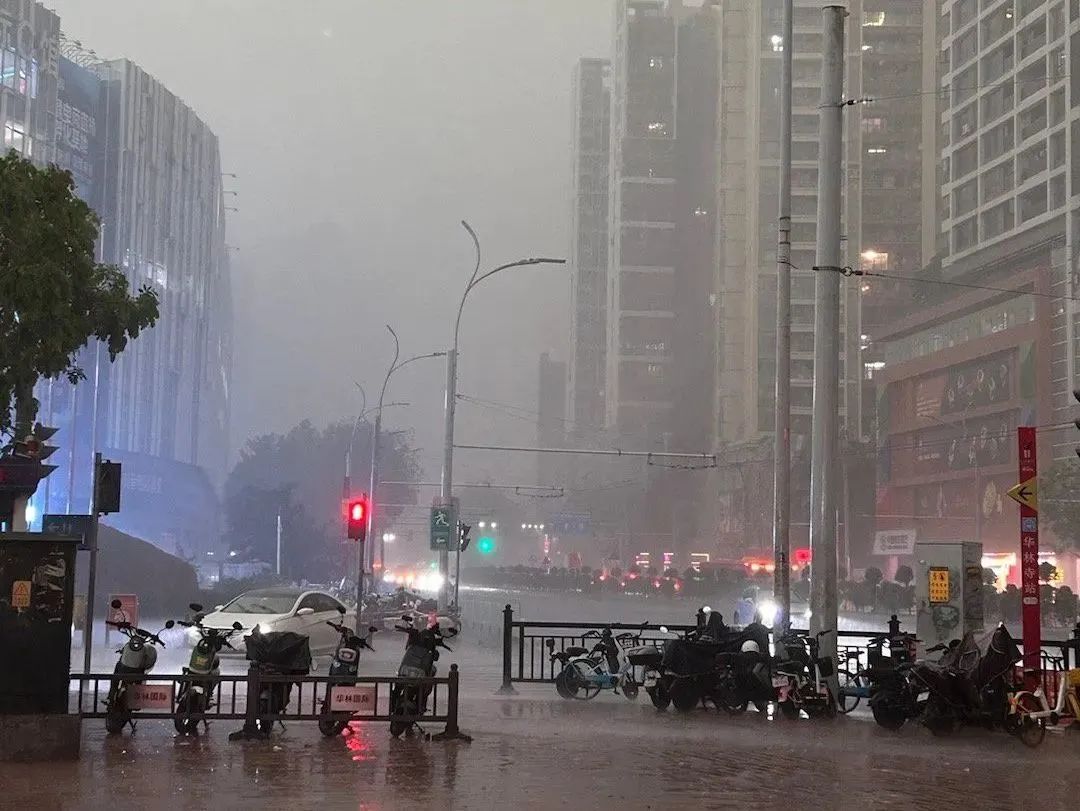 飑线气候_强飑线正在过境广东_飑线系统