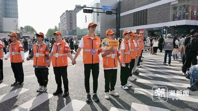 杭州西湖很美_杭州西湖最美的风景区图片_杭州西湖边连续第9年现最美人墙