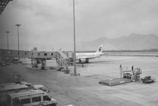 拉萨航班释压_拉萨机场回应多个航班被迫返航_拉萨飞机返航