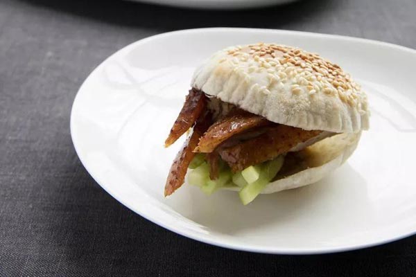 北京烤鸭在纽约火了！600多元一只烤鸭，预定排到明年二月！