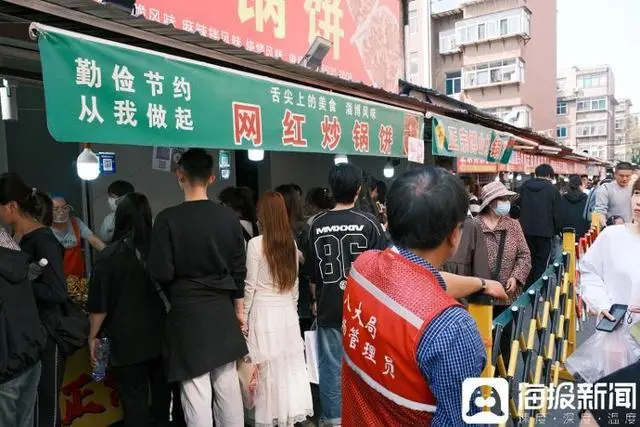 淄博炒锅饼小哥称日均营业额近10万_淄博炒锅饼小哥称日均营业额近10万_淄博炒锅饼小哥称日均营业额近10万