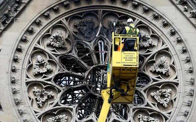 巴黎圣母院方案_修复中的巴黎圣母院_中法将联合修复巴黎圣母院
