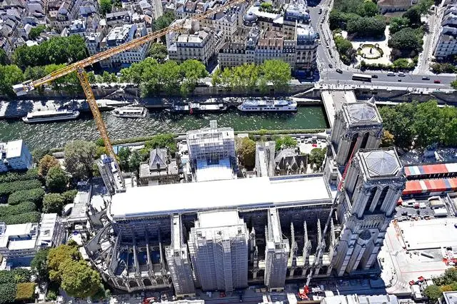 巴黎圣母院方案_中法将联合修复巴黎圣母院_修复中的巴黎圣母院