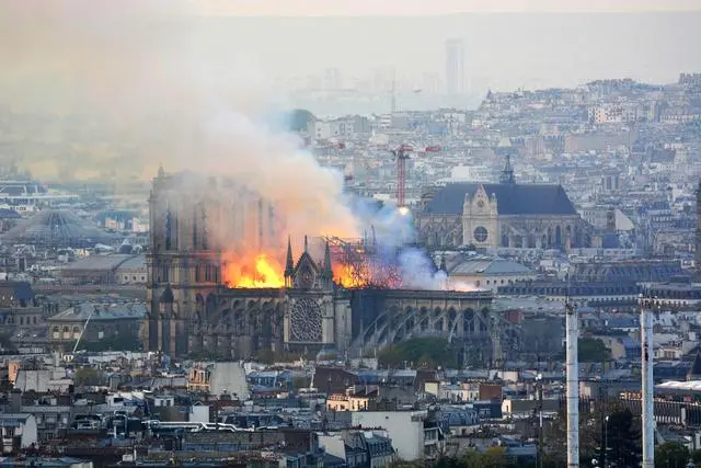 修复中的巴黎圣母院_中法将联合修复巴黎圣母院_巴黎圣母院方案