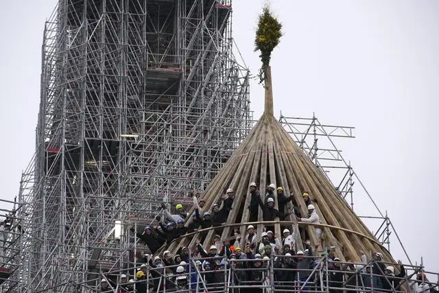 巴黎圣母院方案_中法将联合修复巴黎圣母院_修复中的巴黎圣母院