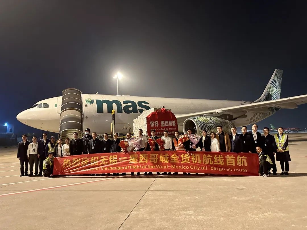 墨西哥城机场_墨西哥飞机场_墨西哥机场用水门礼迎接中国客机
