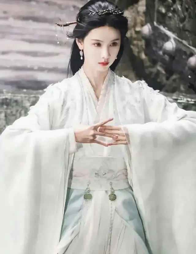 陈都灵侍女_陈都灵神女大梦归离_女主是陈都灵