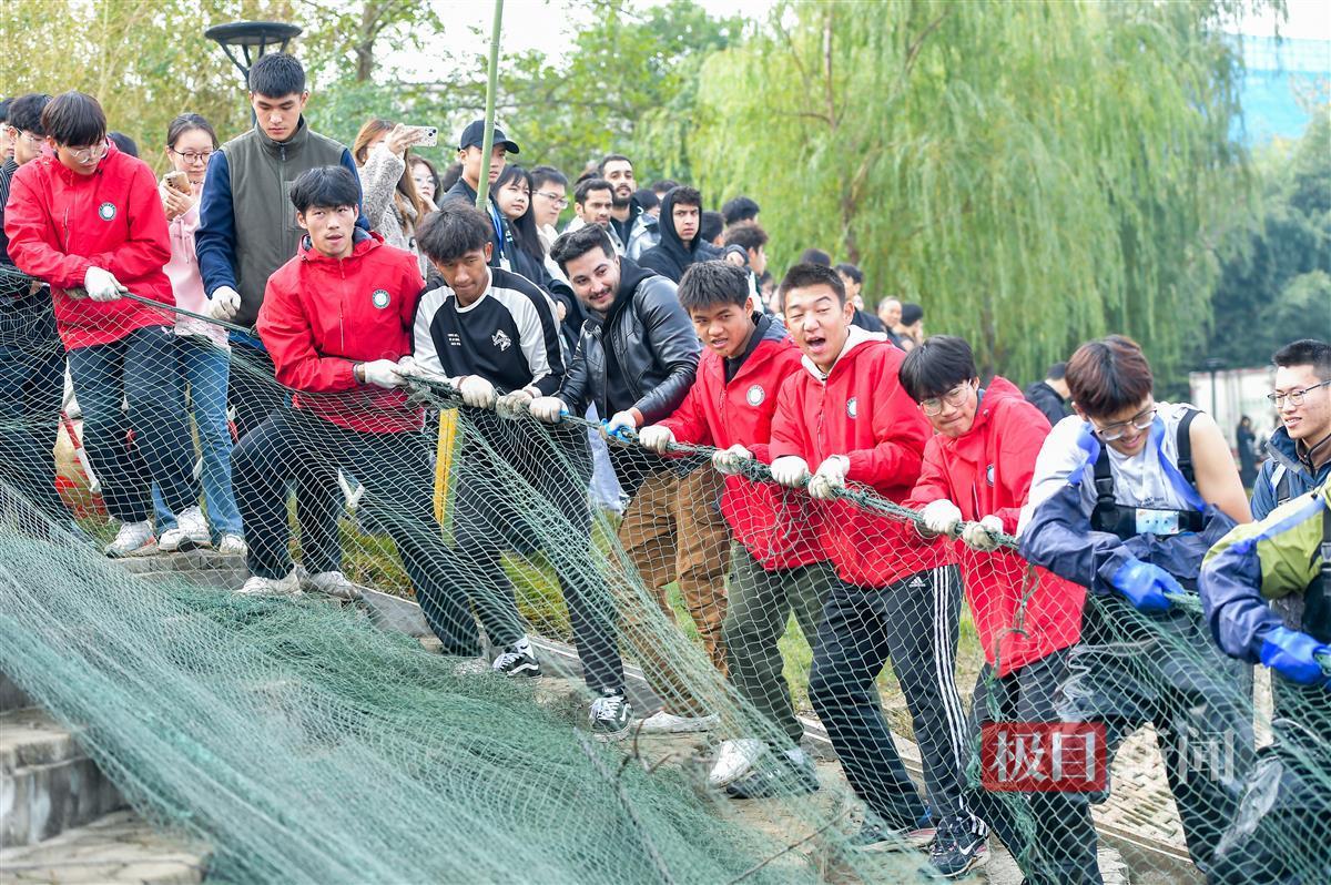 美团上海总部工资待遇_饥荒如何刷屎_高校连续10年组织师生下湖捞鱼