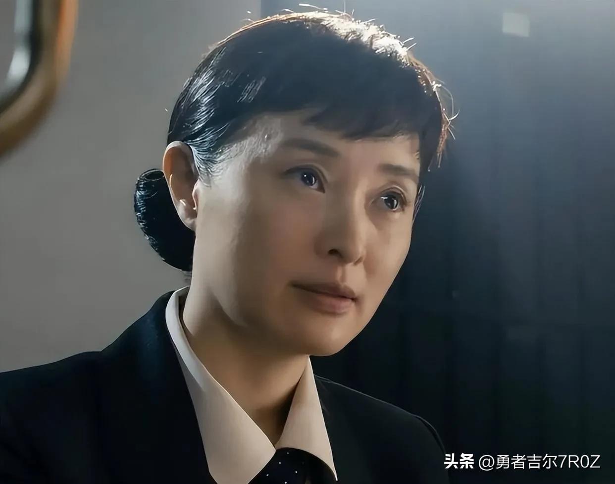 成毅深潜女装_成毅新剧《深潜》主演阵容是谁_深潜成毅电视剧免费观看