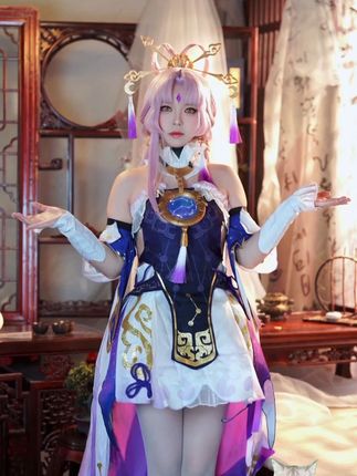 知名动漫博主半半子cosplay图片集锦，动漫博主cosplay美图大全