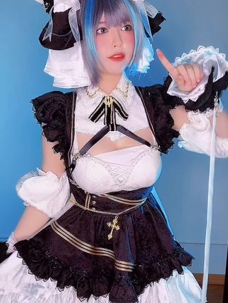 知名动漫博主半半子cosplay图片集锦，动漫博主cosplay美图大全