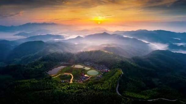 梦见走到山顶什么兆头_山顶解梦周公走到水里_周公解梦走到山顶