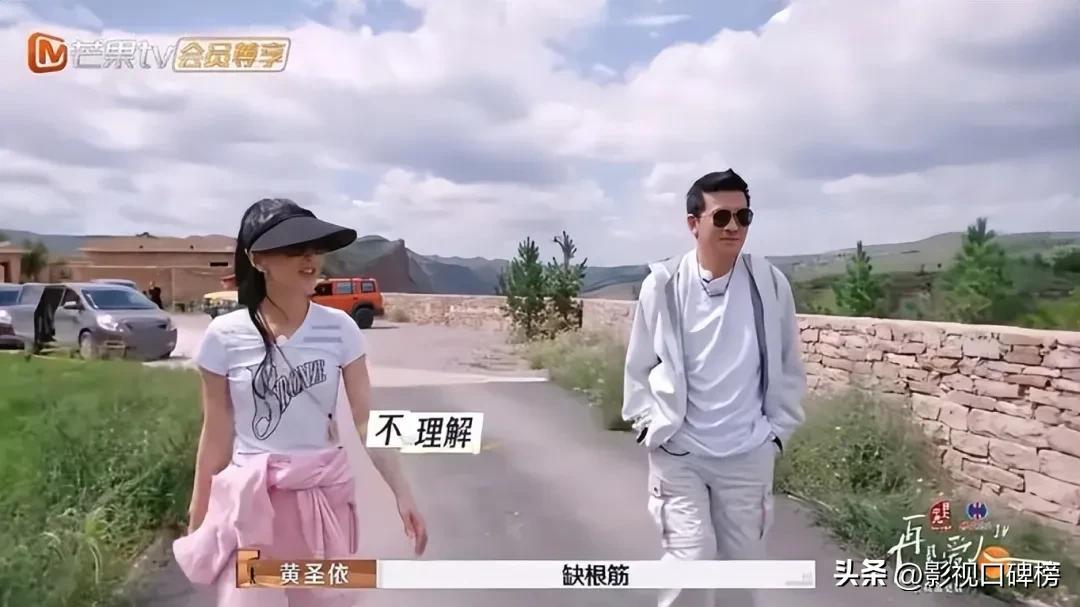 黄圣依选择离婚，很多网友支持，她开心的在杨子豪宅内写对联_黄圣依选择离婚，很多网友支持，她开心的在杨子豪宅内写对联_