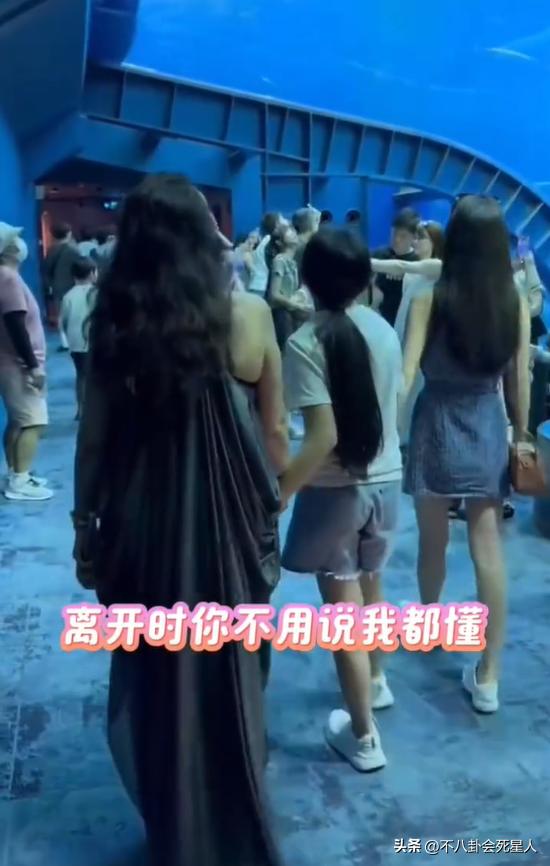 小玥兒與大S如復制粘貼，跟后媽生活衣著體態變好，讓人略感欣慰__小玥兒與大S如復制粘貼，跟后媽生活衣著體態變好，讓人略感欣慰